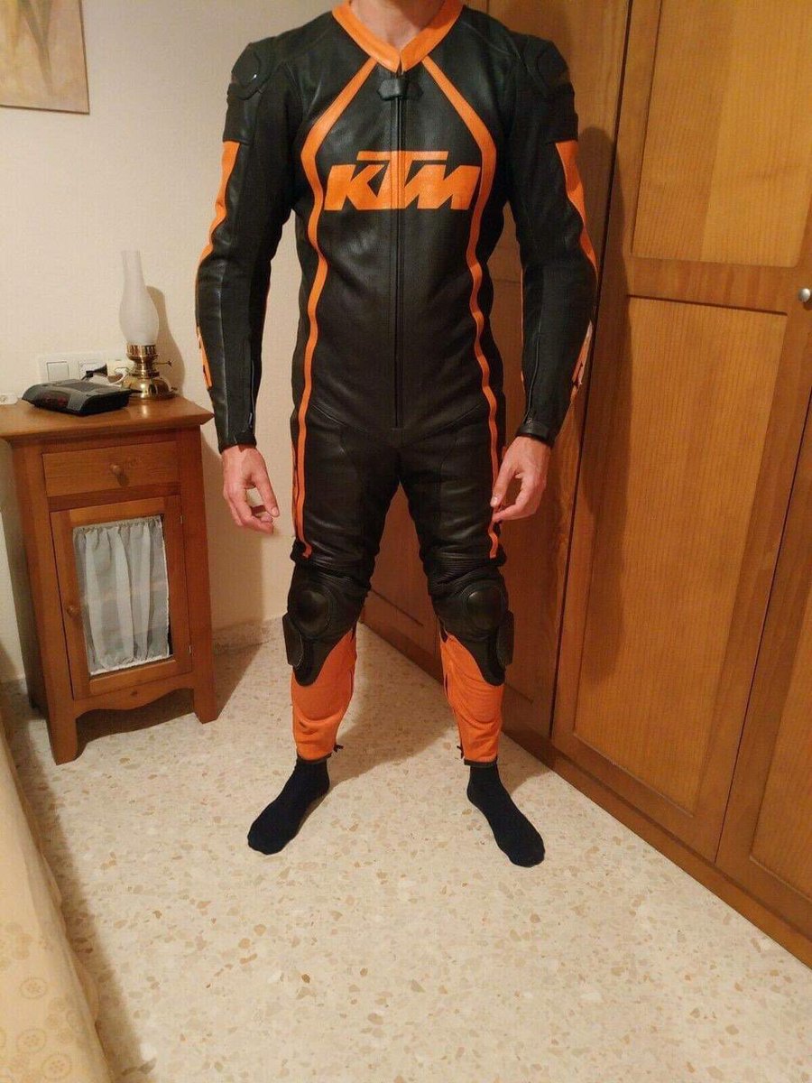 LeathersFirst's tweet photo. Another happy customer, custom leather gear produced by Leathersfirst. Thank you for sharing your deedback with us, #customleathergear #leathersuit #motogpsuit #protectedgear #bikersporn #bikelovers #leathergear #leatherjacket #leatherpants #leathersfirst https://t.co/9RY2AJJlAL