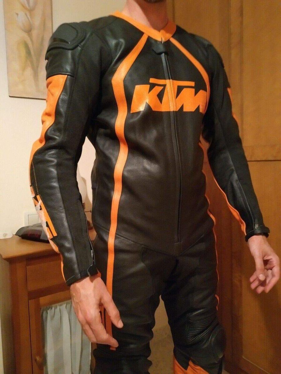 LeathersFirst's tweet photo. Another happy customer, custom leather gear produced by Leathersfirst. Thank you for sharing your deedback with us, #customleathergear #leathersuit #motogpsuit #protectedgear #bikersporn #bikelovers #leathergear #leatherjacket #leatherpants #leathersfirst https://t.co/9RY2AJJlAL