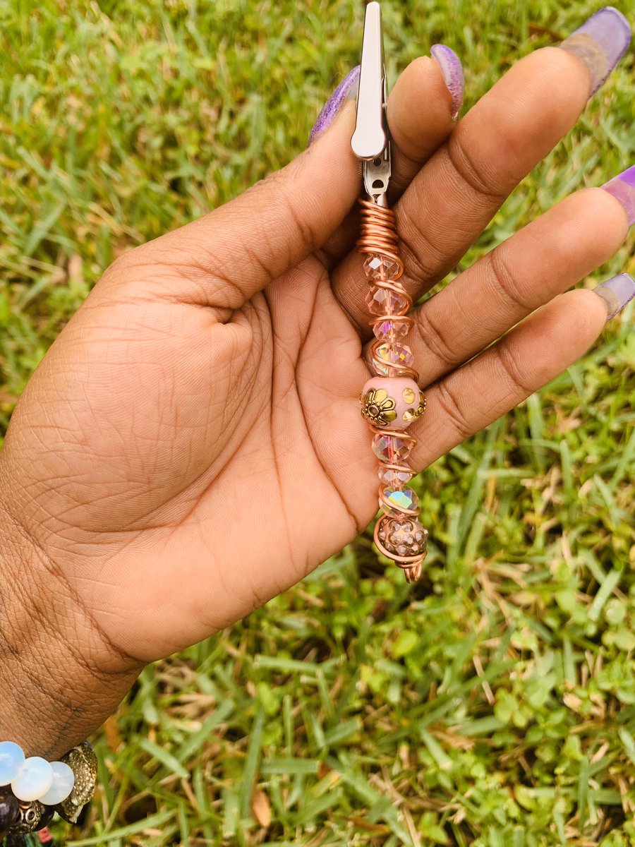 BlackBerryMara's tweet photo. Pink Passion Roach Clip 💨✨
IG: TamarazCreationz
#roachclip #beadedroachclip #smokersgift #Marijuana #cigaretteholder #bluntholder #roachclips #jointsmoker #tamarazcreationz #bluntclips #stoner #stonervibes #unicornvibes #highpride #highvibes #highvibesonly #stonervibes #420 https://t.co/TGGN01P6Ce