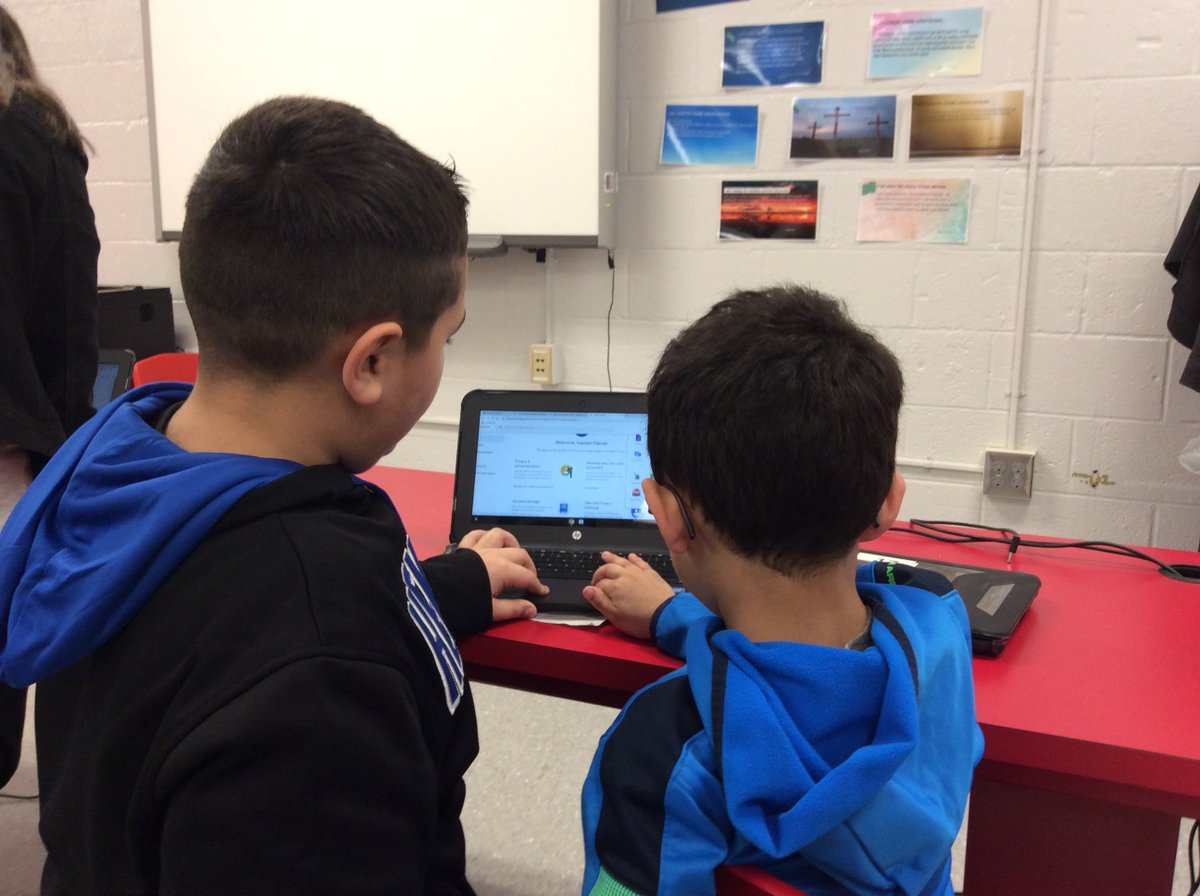 CoachGravesIII's tweet photo. 4th Grade Backpack Leaders helping Ks upload artifacts to their backpack!
#MedoraStrong
#WhateveritTakes
#Jcpsdigitalbackpack
@Mr_Durm
@heatherwarrell
@PrincipalPalme1
@MedoraElem
@JCPS_JackBosley
@SadeGravesJCPS
@JCPSSuper
@JCPSAsstSuptES1
photo credits: Medora Students! https://t.co/1eR0C3yFe2