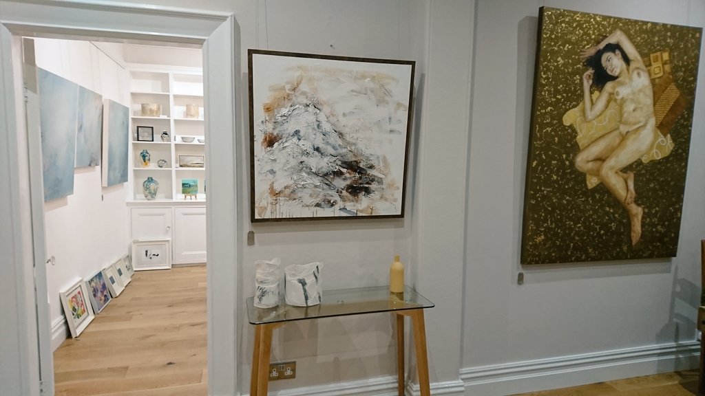 The <a href="/SilsonArt/">Silson Contemporary</a> Winter Show was looking beautiful tonight ahead of its opening, 6.30pm - 8.30pm. Go check it out? 🥂