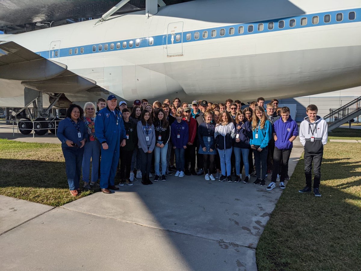 2020_UC_NASA's tweet photo. Q&amp;A with Captain Mike Baker retired NASA astronaut. 

https://t.co/ABSbsXHak6 https://t.co/sY8owjtEkN