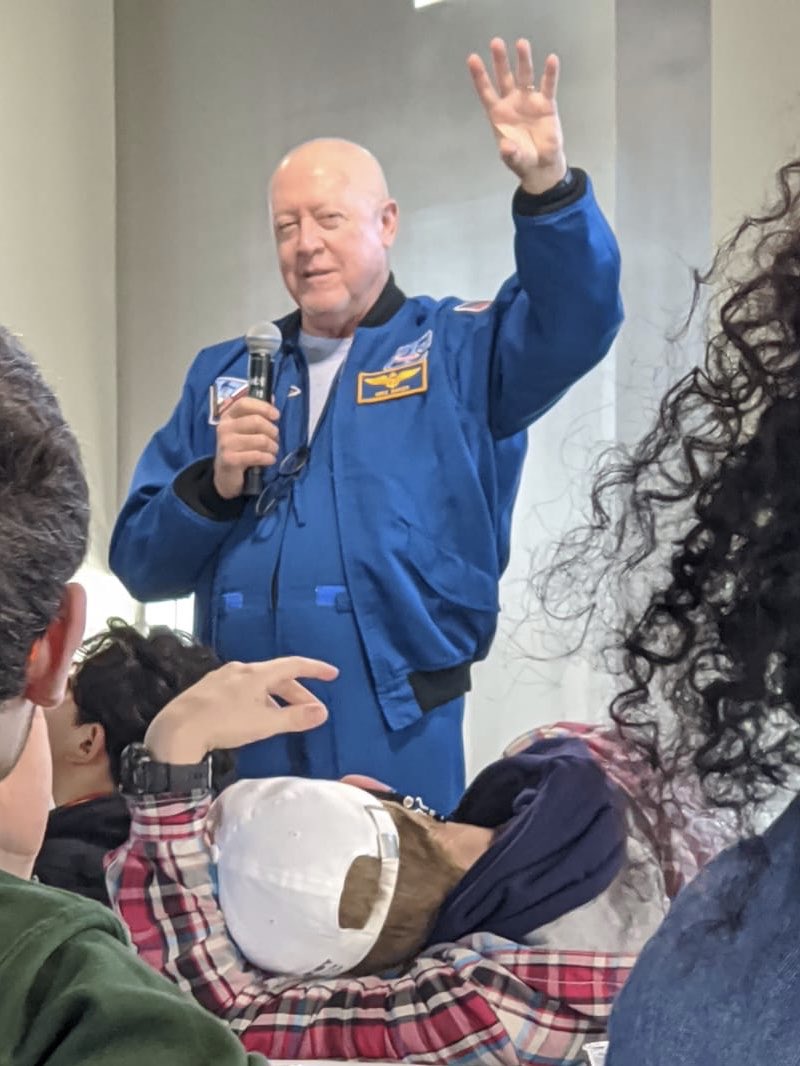 2020_UC_NASA's tweet photo. Q&amp;A with Captain Mike Baker retired NASA astronaut. 

https://t.co/ABSbsXHak6 https://t.co/sY8owjtEkN