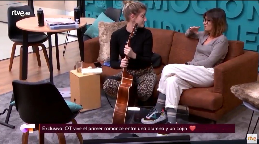 MariaCebrian27's tweet photo. Martí Rubira es el que pone los captions en los vídeos OT diario. 

No tengo pruebas, pero tampoco dudas.

#OTDirecto24E https://t.co/2yOB3wTVx1