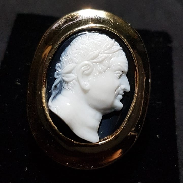 Praefectvs_Prae's tweet photo. Gold ring with cameé for the Imperator Titus Flavius Vespasianus ⚔️💍⚔️💍⚔️ #FamiliaPoppaea #bestfamily #cameé #cameo #Gold #Goldring #RomanLove #RomanJewelry #jewelry #archeology #archéologie #archäologie  #verdient #PRAEFECTUSPRAETORIO #AncientRome #AnnivsFecit   #Imperator 🦂 https://t.co/m8rxa7SP9P