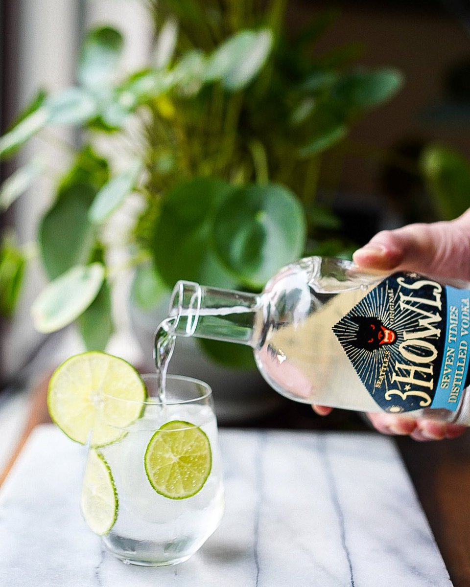 Cheers to Friday! What are you sipping on this weekend?💦 #3Howls