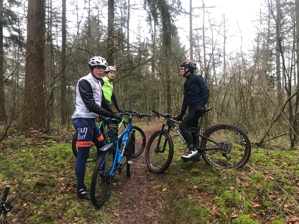 HarryGrevers's tweet photo. Na 2 jaar voorbereiding met werkgroep vanmiddag flinke stap gemaakt qua keuzes voor tracé nieuwe #mtb-route #Winterswijk. Straks bij de aanleg natuurlijk wel vele handjes nodig beste bikers! Binnenkort meer nieuws... https://t.co/YFIb8Mj8um