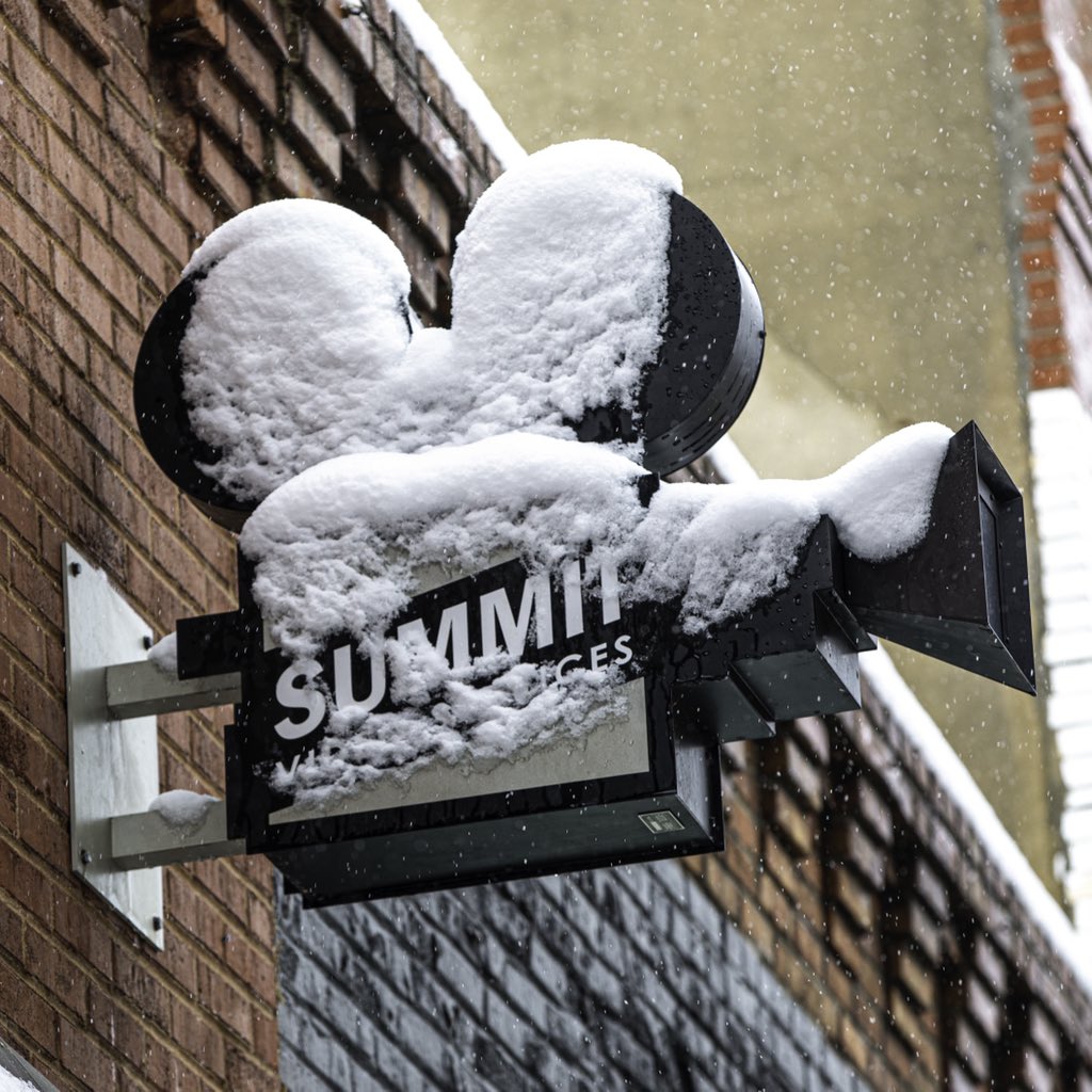 summitvideosvcs's tweet photo. It’s a beautiful day in the neighborhood. How cool is our sign in the snow? @fossilforgedesign for the win!
•
•
•
#summitvideo #downtownls #lsmo #leessummit #fossilforgedesign https://t.co/fHBokENuvP