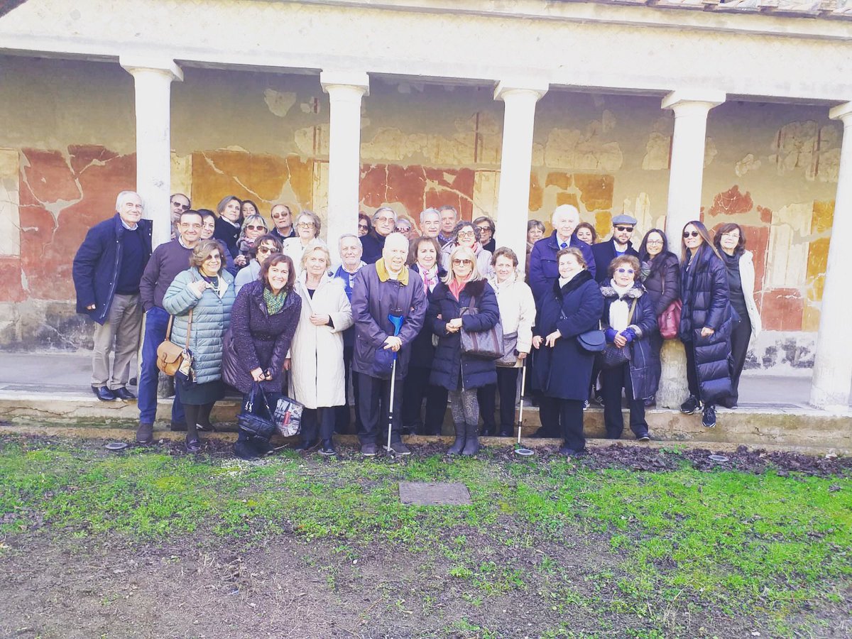 RotaryRoma's tweet photo. Il #Rotary Club di #Roma e la #due giorni a #Napoli #arte #cibo #sole https://t.co/vWZ4tvIAOC