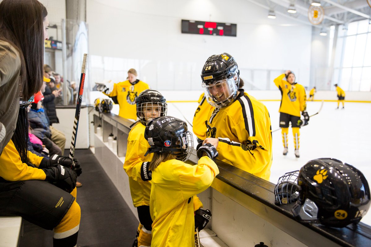 TheBostonPride's tweet photo. Present 🤜🤛 Future
📸: Michelle Jay
#FutureDraftPickFriday | #ThePack 🦁 https://t.co/blk1KIraph