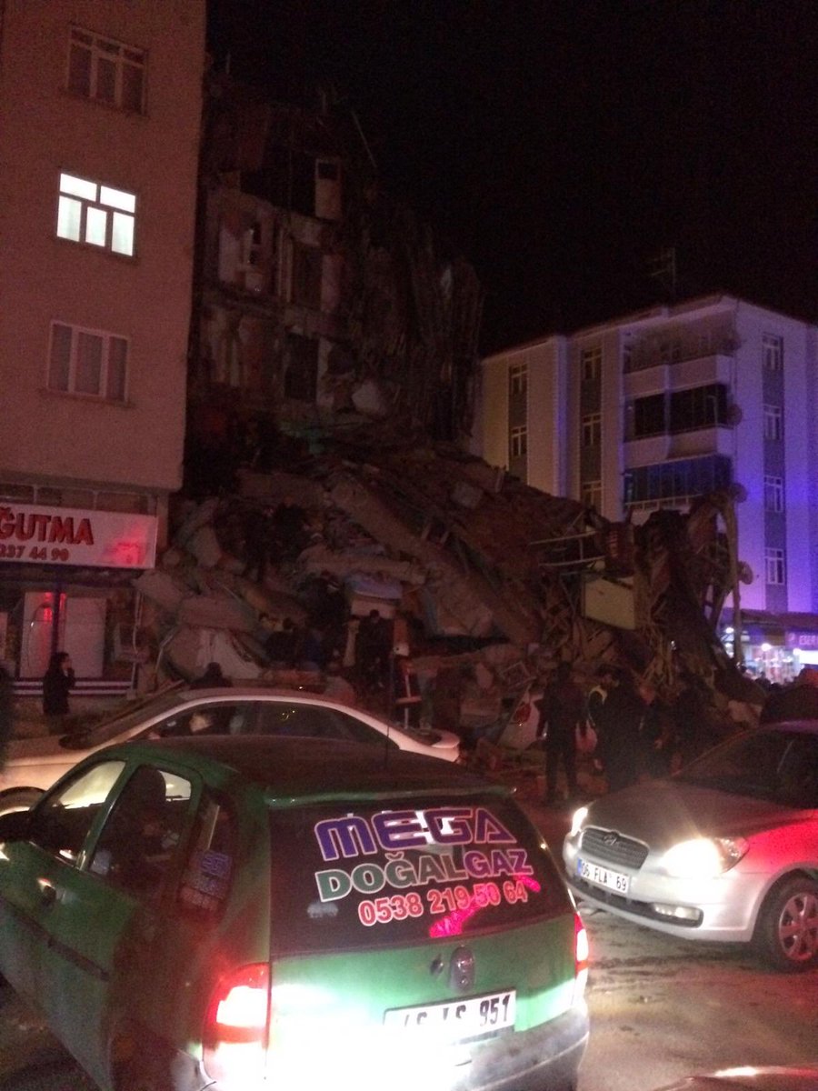 Ragnar50933756's tweet photo. Başta #Elazığ ve #deprem hisseden bütün çevre illere geçmiş olsun. Can kaybı olmaması tek temennim. Allah bir daha yaşatmasın. https://t.co/nV2A9XKt6W