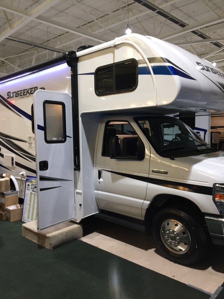 KX947's tweet photo. What is your dream RV!? @HamiltonRVexpo #RVThereYet https://t.co/2UAsUqxM61