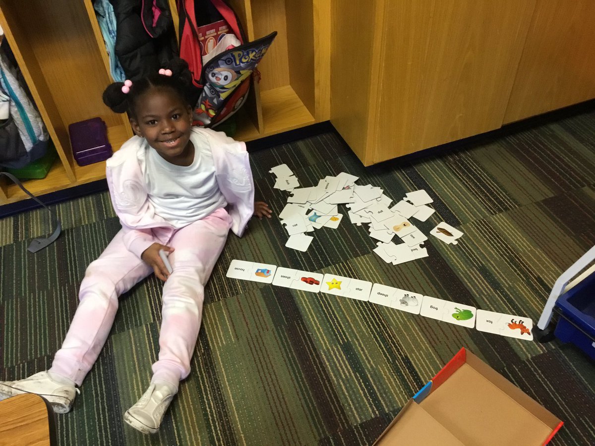 MrsSnodgrassCCE's tweet photo. Our class is loving our new stations we got for Christmas! @CastlemanCreek https://t.co/72uonGqYr0