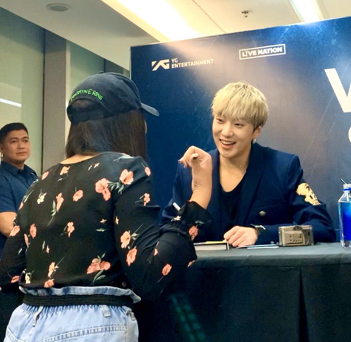 AlanahJoie's tweet photo. IβM OKAY GUYS. IβM OKAY ππππ
#Winner3rdMiniAlbumFansign
#WinnerFanSignInManila
#WinnerCrossTourinManila
#WINNERCROSSTOUR https://t.co/fBwK9GbUH9
