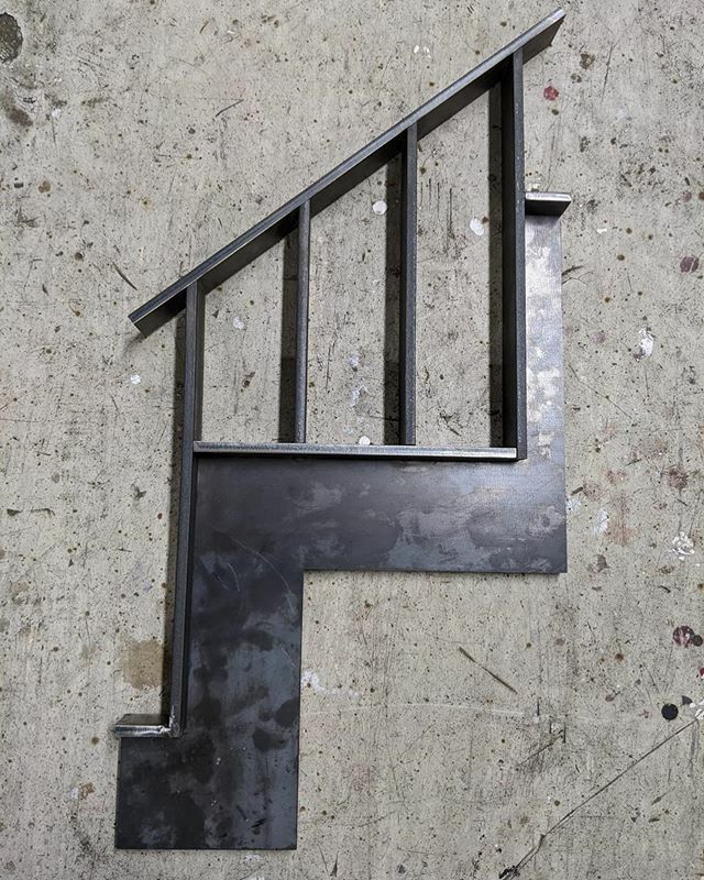 studiocarver's tweet photo. discussing details, connections and welds for a new stair in Brixton
.
.
.
#metal #metalwork #craft #welding #connections #prototype #construction #stair #stringer #spindles #handrail #housetohome #homeinspo #home #homerenovation #homeinspiration #reside… https://t.co/dmFxbfG2yQ https://t.co/ai3b6nDSpW