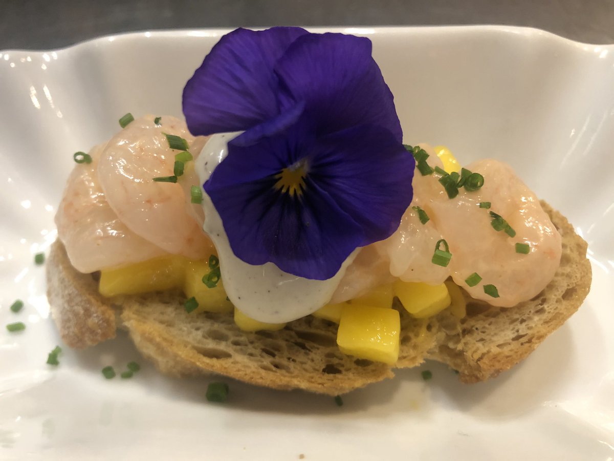 Remealsurdelsur's tweet photo. Este mes el #chefinvitado en @KGBmalaga es Alvaro García de @ZarcilloRestau y hasta el 20 de febrero podéis disfrutar de sus dos esquisitas tapas.
Quisquilla de Motril
Y
Pulpo seco con mazamorra.
Va a ser difícil decidir qué tapa ganará. https://t.co/Zrhr6dDqlo