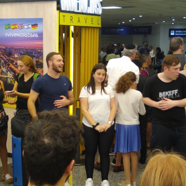 FACCMA_Arg's tweet photo. Luego de haber estado 25 días disfrutando de #Bekeff en #Israel, habiendo vivido experiencias inolvidables, llegó la hora de volver y las familias están felices de tener a los #Madrijim de vuelta en el País.

#Amistad #Educación #Cultura #ContinuidadJudía #FACCMA70Años https://t.co/EahFfFmyXY