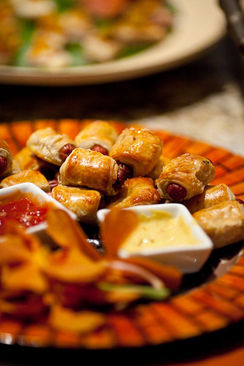 FoodDesignCater's tweet image. Don’t forget to check out our Superbowl Sunday Dinner Delivery Menu! Mini Pigs in a Blanket are just one of the awesome hors d’oeuvres we’re offering this year 🏈 contact eat@fooddesigncatering.com or call 203.622.0725 for more info ✨
.
.
.
.
#superbowl #football #greenwich