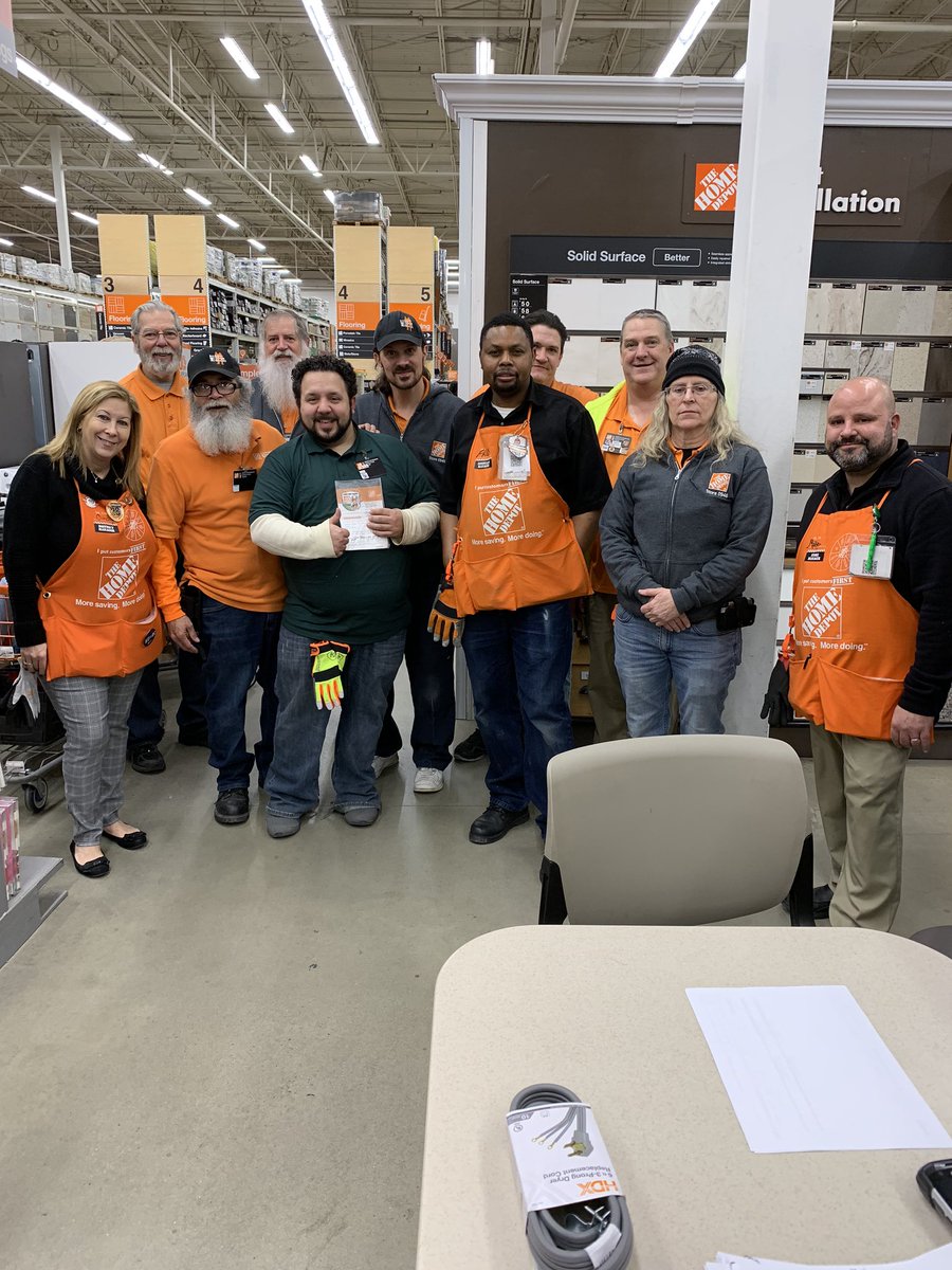 wilkie_cindy's tweet photo. This MET team in 946 Vineland  wanted to make sure we all recognize their supervisor Sam!!! What great teamwork! @RobG3HD @HDMikeCastagna  @gene_barlow https://t.co/0GDo3F0HtS