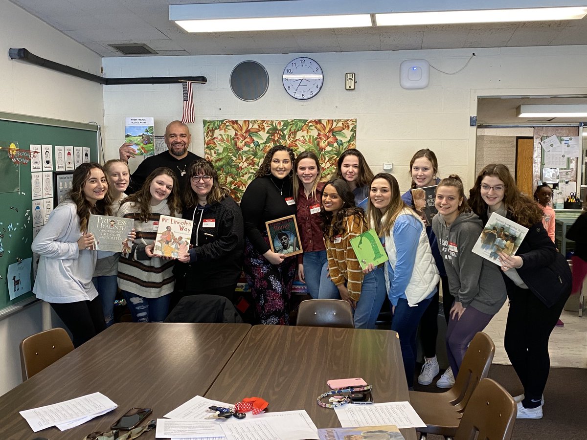MViewSchool's tweet photo. Thank you to the students in Mr. Polk’s African American History class at ⁦@ELHSspartans⁩ for coming to read books related to inclusion, kindness, empathy and acceptance. Our students were excited to hear the stories and engage in meaningful discussions! #mvdoesgreatthings https://t.co/JYaOglvqcx