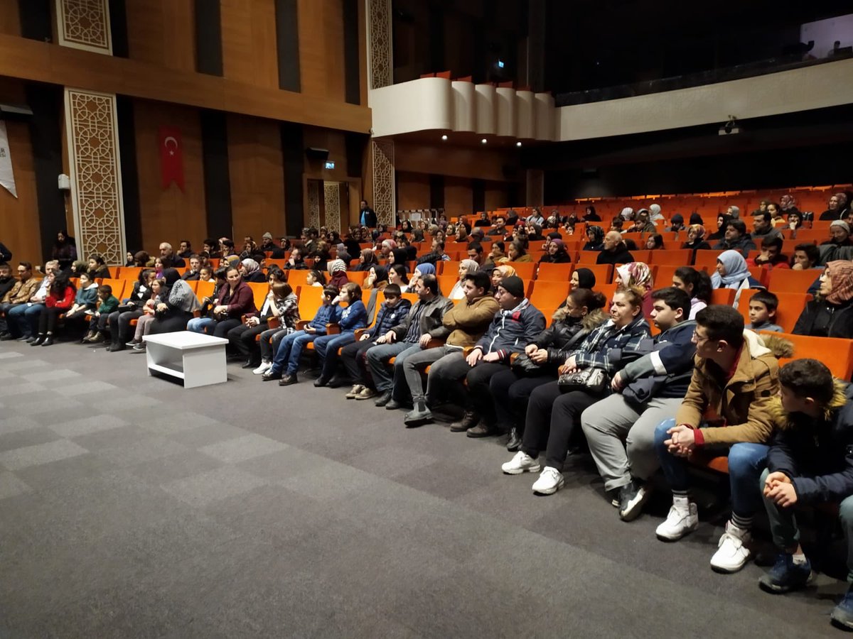 Osman Bey'in hocası Şeyh Edebâlî'nin gördüğü rüya ve Osmanlı Devletinin kuruluş hikayesini Diriliş Ertuğrul oyuncuları Yaman Tümen, Enes Göçmen, Emre Üçtepe, Ege Demirci ve Toprak Atar’ın katılımlarıyla izledik. Etkinliğimize katılan herkese teşekkür ederiz. #edebali #kültürsanat