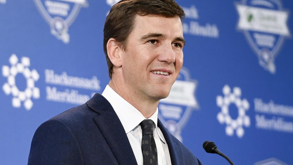 Eli Manning opens up about final 'farewell moment' in announcing retirement dlvr.it/RNhRQ6