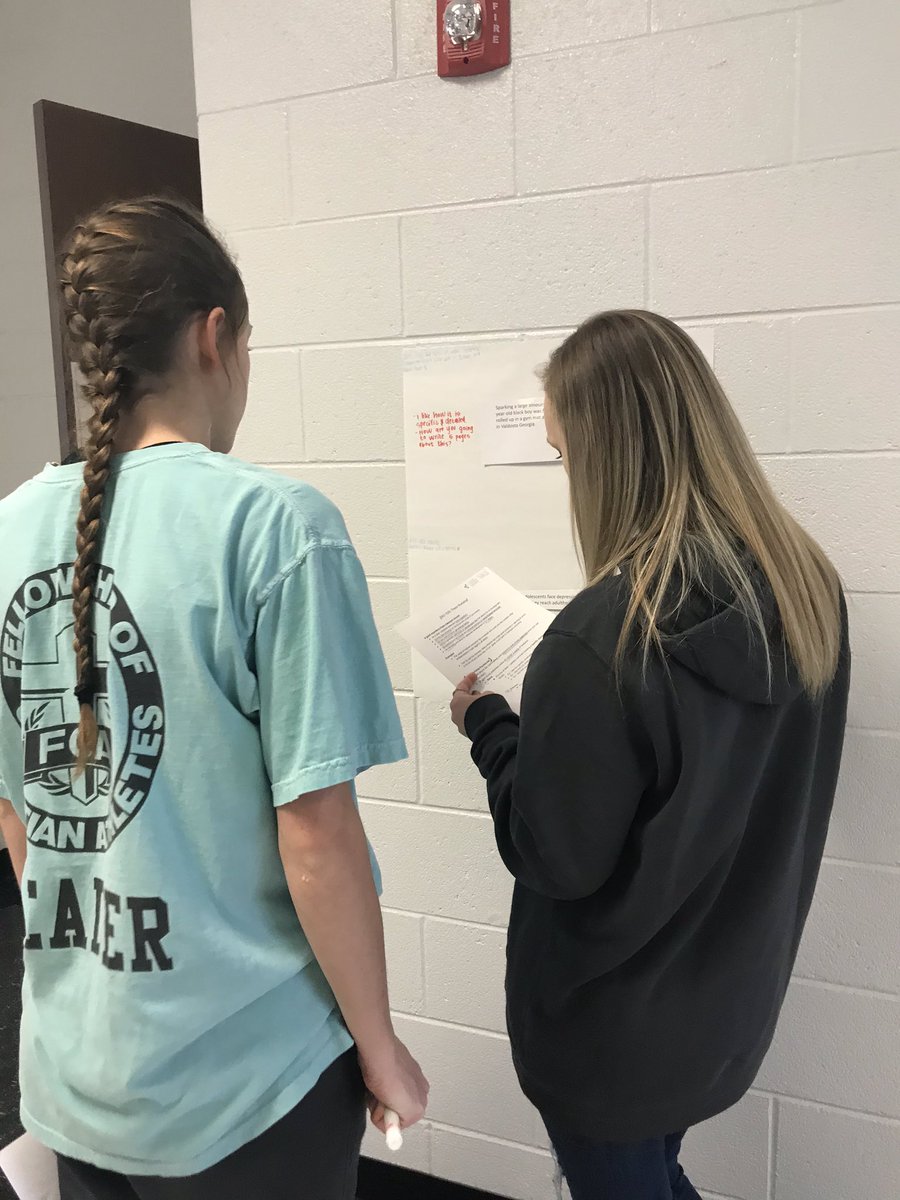 HannMarissa's tweet photo. ENG 1020 students in a Thesis Statement Workshop to provide feedback on their peers’ writing. #onourway @FloydCoSchools @la_turrentine @CoosaHighSchool https://t.co/nFHEWJVgzW