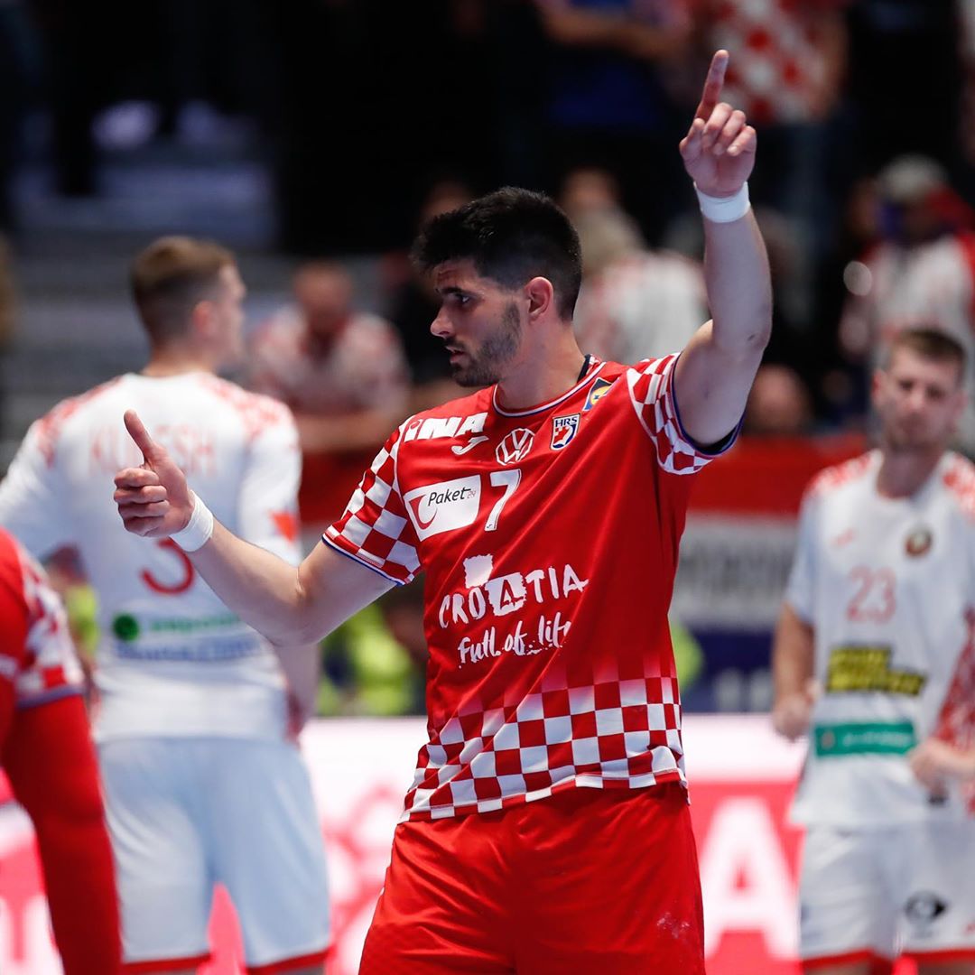 Croatia_hr's tweet photo. Congratulations @HRStwitt
🇭🇷❤🇭🇷❤🇭🇷❤🇭🇷❤🇭🇷❤🇭🇷
Bravo Kauboji!
🇭🇷❤🇭🇷❤🇭🇷❤🇭🇷❤🇭🇷❤🇭🇷
#handball #crohandball #Hrs #ehfeuro2020 #croatiafullofexcellentplayers #dreamwinremember 
#Croatia #croatiafullofexcellentplayers https://t.co/ySWm68WuVX