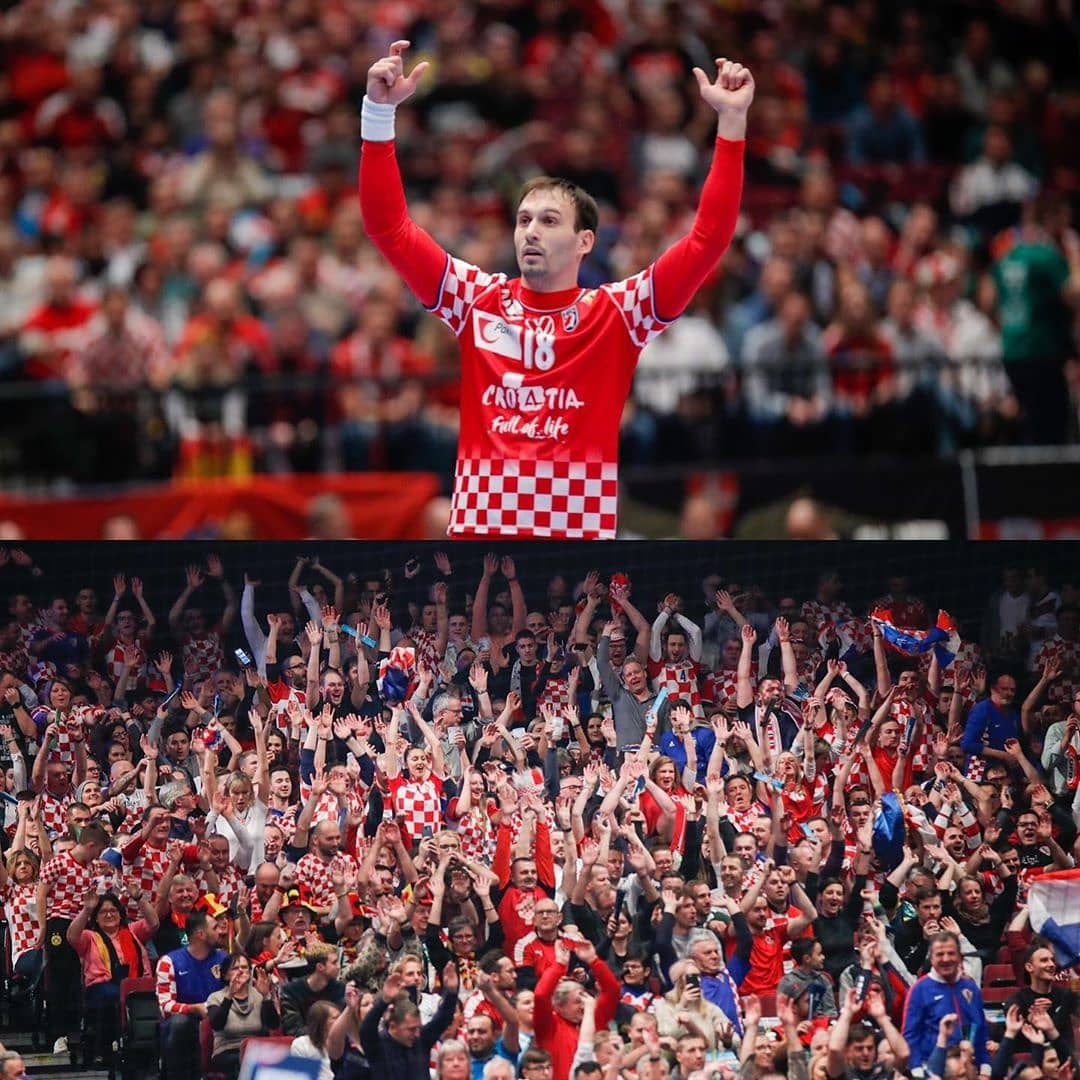 Croatia_hr's tweet photo. Congratulations @HRStwitt
🇭🇷❤🇭🇷❤🇭🇷❤🇭🇷❤🇭🇷❤🇭🇷
Bravo Kauboji!
🇭🇷❤🇭🇷❤🇭🇷❤🇭🇷❤🇭🇷❤🇭🇷
#handball #crohandball #Hrs #ehfeuro2020 #croatiafullofexcellentplayers #dreamwinremember 
#Croatia #croatiafullofexcellentplayers https://t.co/ySWm68WuVX