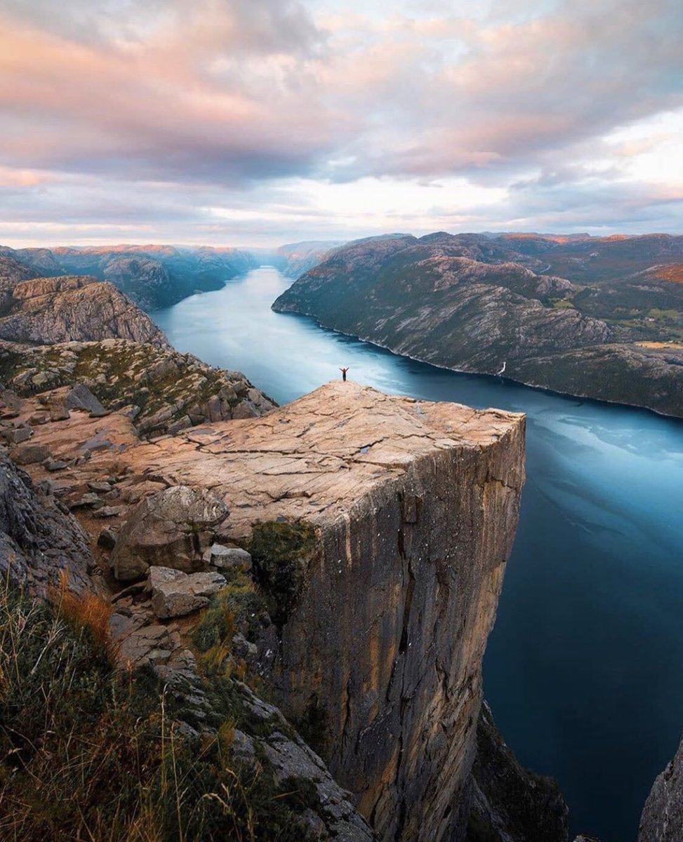 amazingworldp's tweet photo. Pulpit Rock, Norway 🇳🇴 
via: mblockk https://t.co/CDGVnky0kp