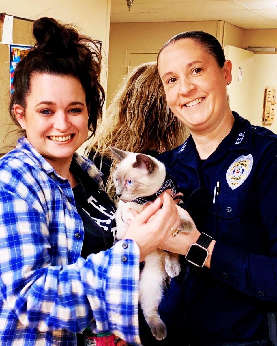 FortSmithPD's tweet photo. Such a great partnership with The Waters of Fort Smith for Friday’s with Fuzz. @pawfficer_fuzz See ya next month! #pawfficer_fuzz #thewatersnursingandrehab #CommunityEngagement #communitypolicing #catcop https://t.co/JkgIU8Wrik