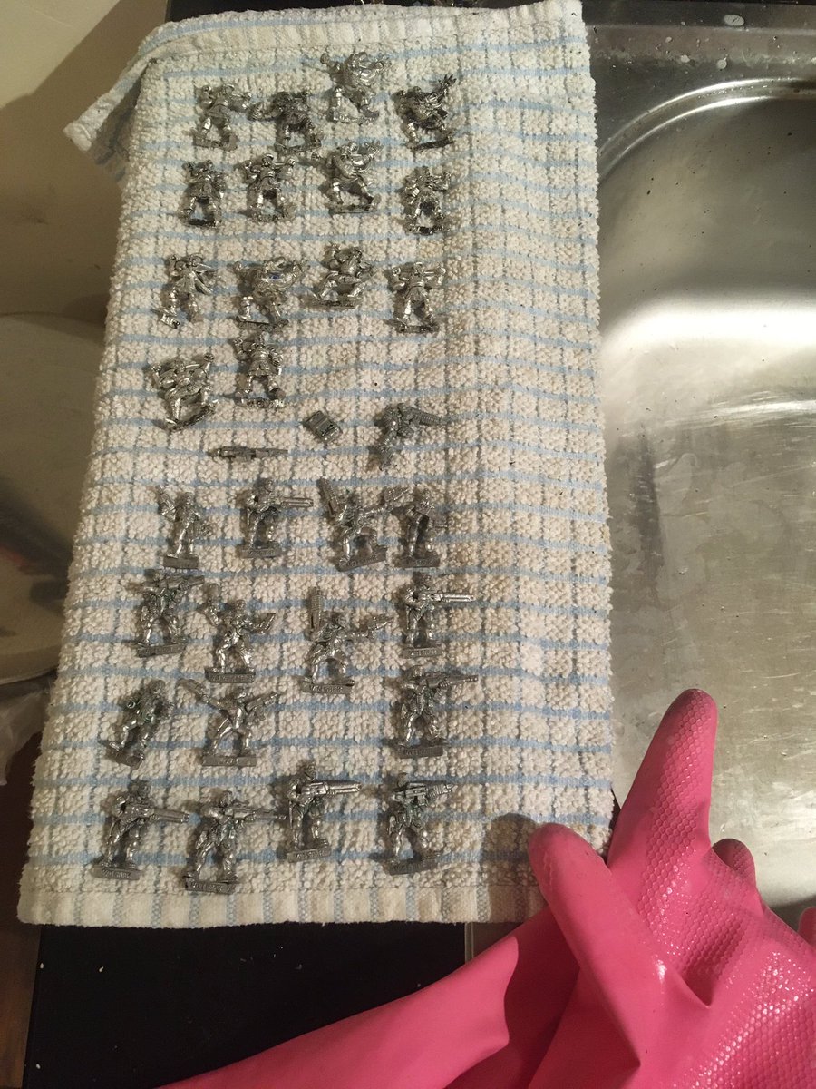 CharlieBanks88's tweet photo. Day 24 of #hobby2020 Came home from work to the boy having a nuclear meltdown! An hour of talking him off the ceiling and I’m too pent up to paint. Instead I channeled my rage into cleaning these after their dettol bath #hobbystreak #rageclean https://t.co/wpJkz82mvy