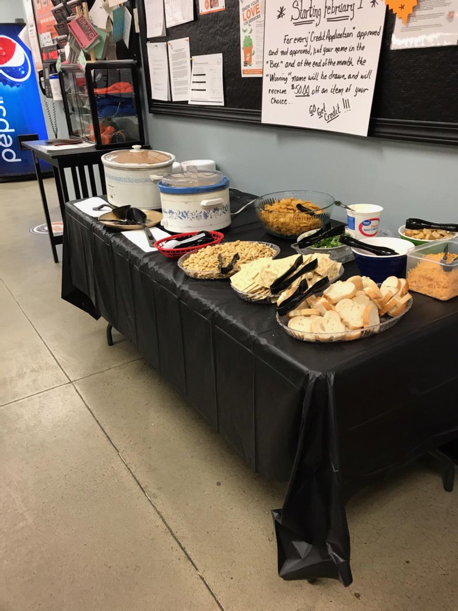 cbagwell3106's tweet photo. Recovery party! Thanks to all involved with accurate transactions and excellent customer service. #OneTeamOneStore #EveryOneEats @BobRoweDHRM255 @Mama2Bubba_Boo @SnarrOps3106 @JeffGroomsHD https://t.co/hRqzq44m7F