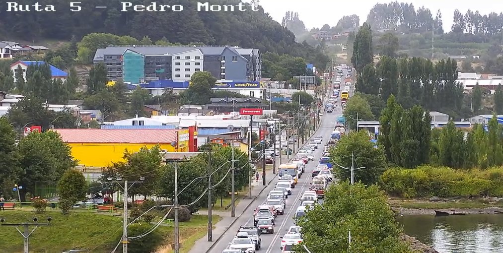 TTILosLagos's tweet photo. ⚠️🔴 AHORA #Chiloé: marcha avanzado por #Ruta5 altura Sodimac, de sur a norte.

Tránsito ralentizado desde salida #Castro, preacaución automovilistas 🚗🚐 #TenTen #LlauLlao https://t.co/cwqDp8y09U