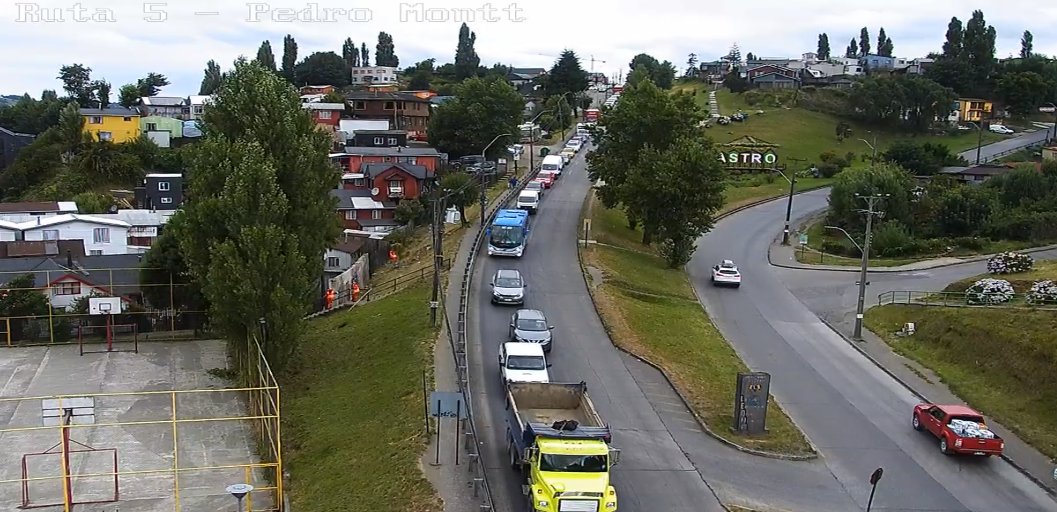 TTILosLagos's tweet photo. ⚠️🔴 AHORA #Chiloé: marcha avanzado por #Ruta5 altura Sodimac, de sur a norte.

Tránsito ralentizado desde salida #Castro, preacaución automovilistas 🚗🚐 #TenTen #LlauLlao https://t.co/cwqDp8y09U