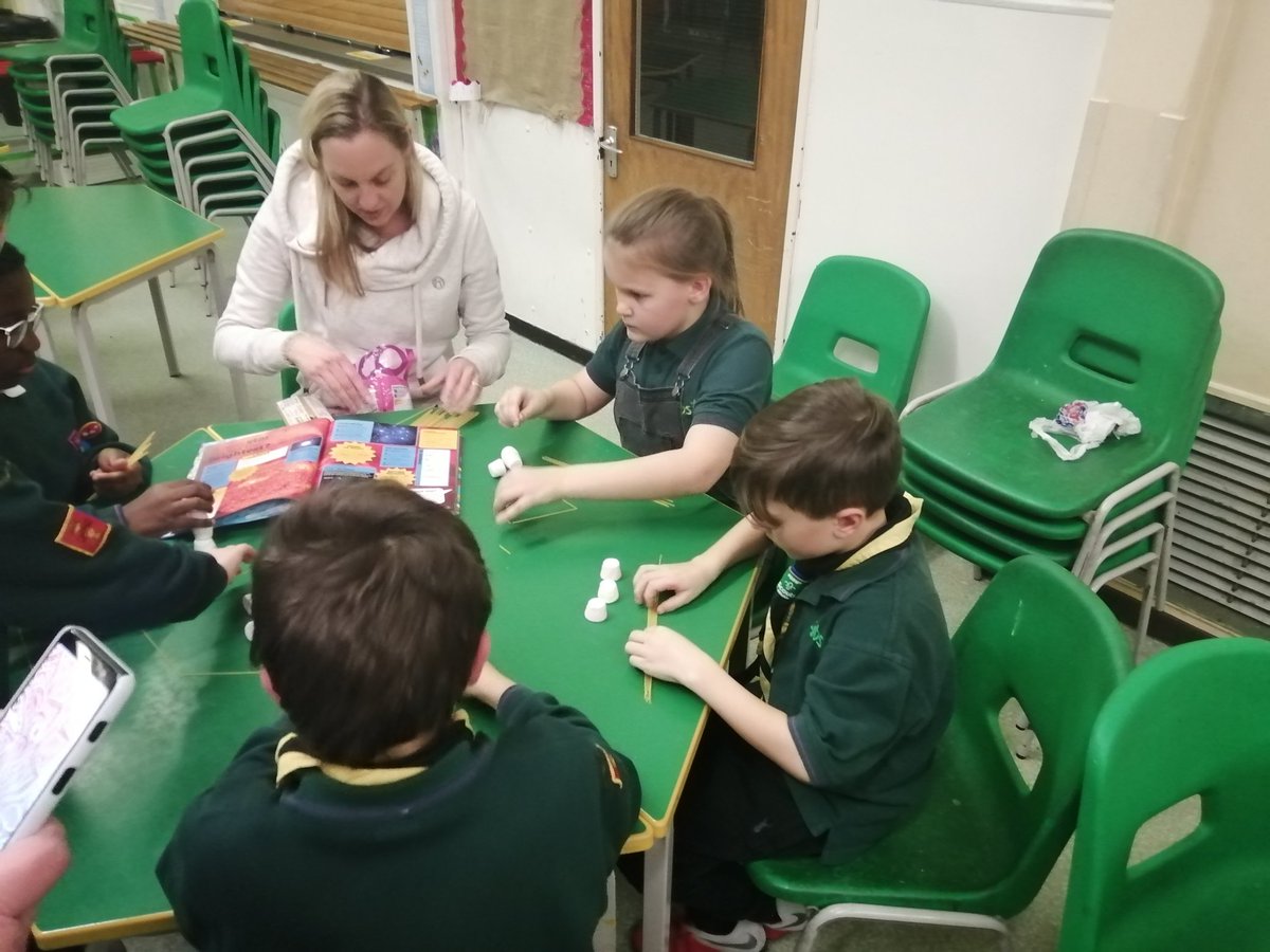 16thCubs's tweet photo. Cubs are learning the about how to using telescope correctly and constellations https://t.co/HJgCyu0EZE