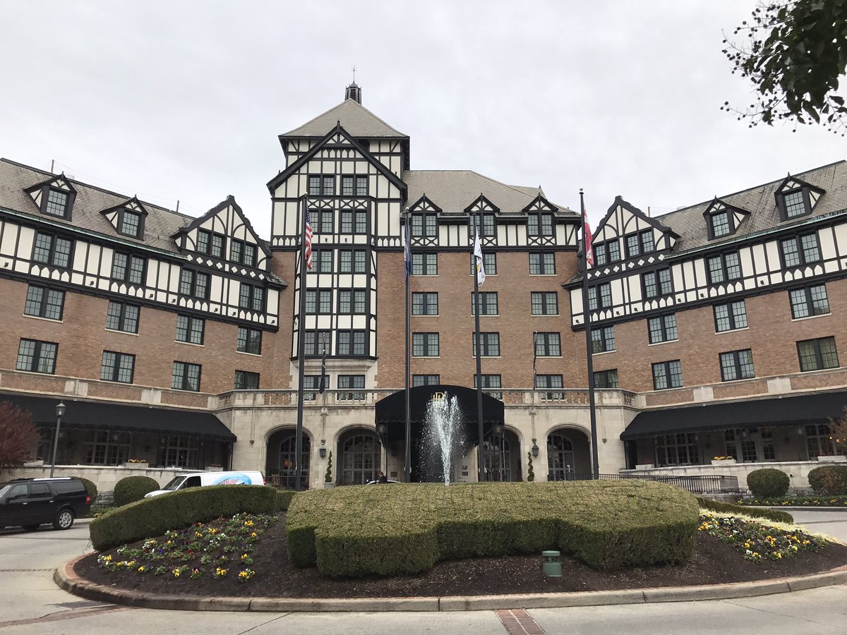 KEAUSA's tweet photo. Tonight in The Pine Room Pub at @TheHotelRoanoke we have Jordan Harman of @jhband performing this Friday night, January 24 from 9pm-12am! https://t.co/EPnQ18LnuK