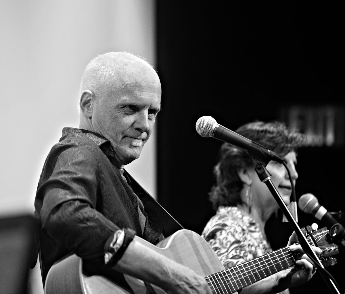 markoblinger1's tweet photo. Sewwt shot of Linda and I at Lisa Bell's CD Release concert. LOve me some B&amp;W!
#singersongwriter #rock #pop #indiemusic https://t.co/grhdRKxTyc