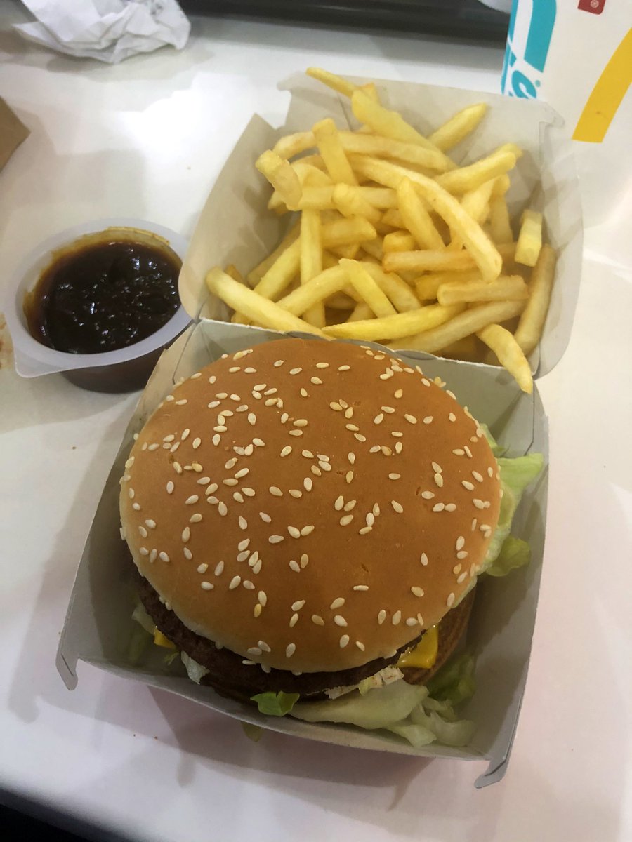 ThingsWeEat_'s tweet photo. Who else does this? 

Can’t go wrong with a pit stop at Northampton RoadChef. Great service and smiles as always. 

BigMac meal for me. Simply can’t beat a smoky bbq dip for the chips well worth the 20p. Standard 7.5/10

Drink was Coke Zero got to try keep the sugar count down. https://t.co/nyu5GMd75R