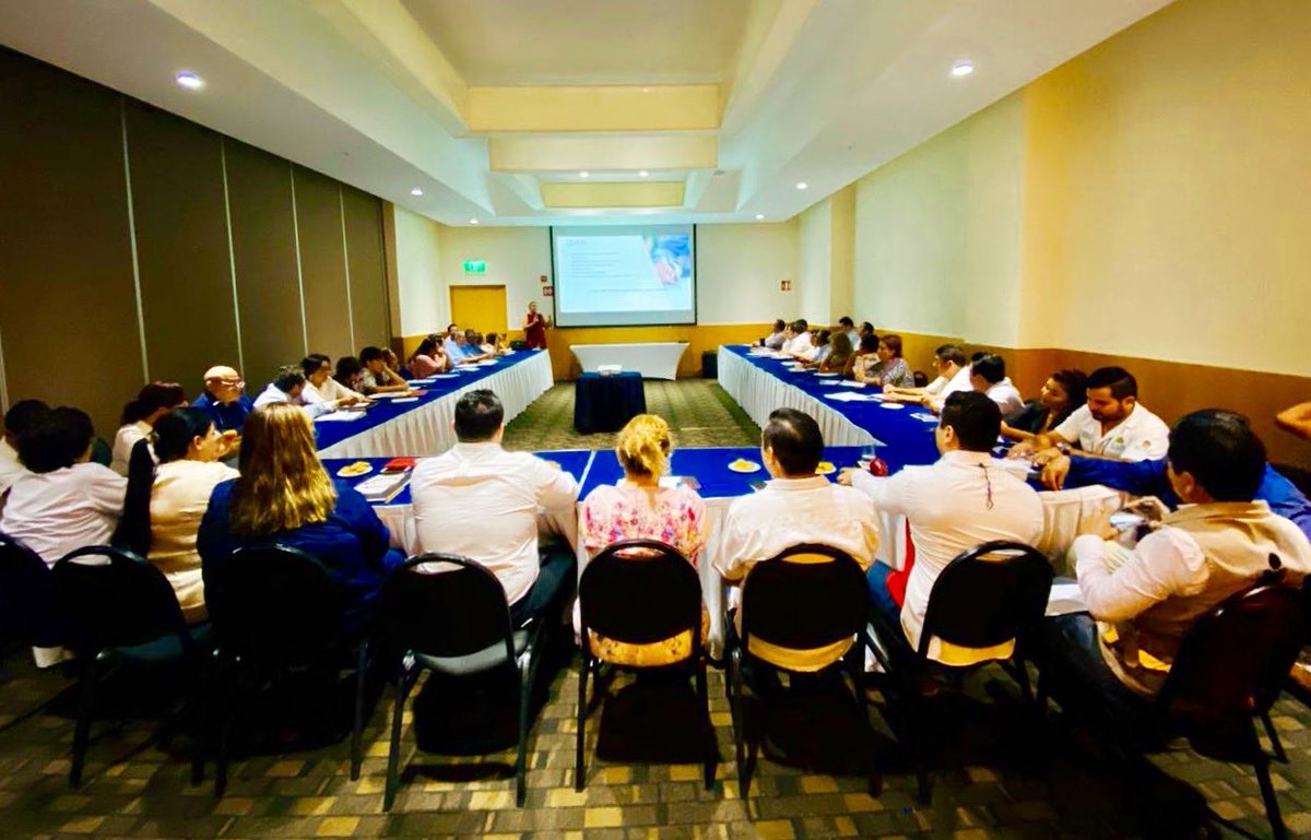 IEEA_CAMPECHE's tweet photo. #FelizViernes 📊✅ Continúa el segundo día del 2do. Encuentro Peninsular de los #IEEAS, con el curso "Técnicas de Motivación para Alcanzar el Liderazgo" impartido por la Mtra. Mayra Barradas Viveros. 📚
#EducaciónParaTodos https://t.co/IRStfJE3hb