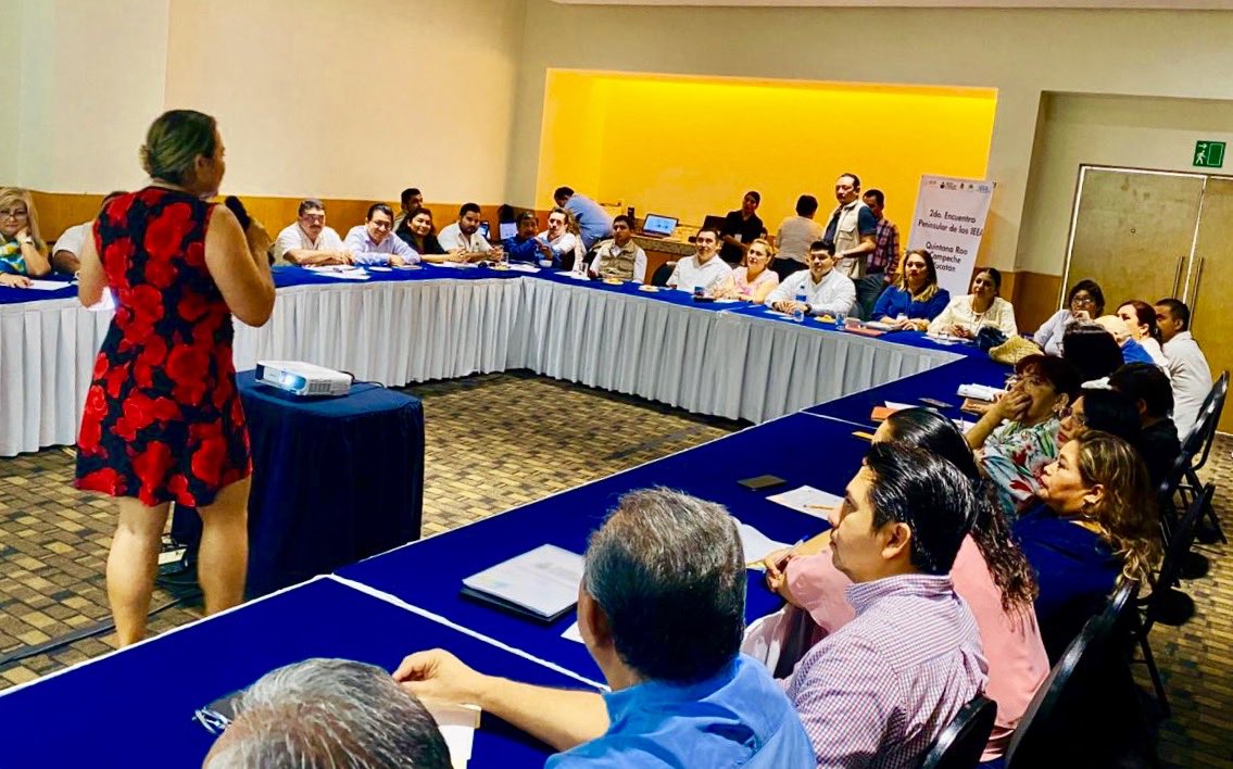 IEEA_CAMPECHE's tweet photo. #FelizViernes 📊✅ Continúa el segundo día del 2do. Encuentro Peninsular de los #IEEAS, con el curso "Técnicas de Motivación para Alcanzar el Liderazgo" impartido por la Mtra. Mayra Barradas Viveros. 📚
#EducaciónParaTodos https://t.co/IRStfJE3hb