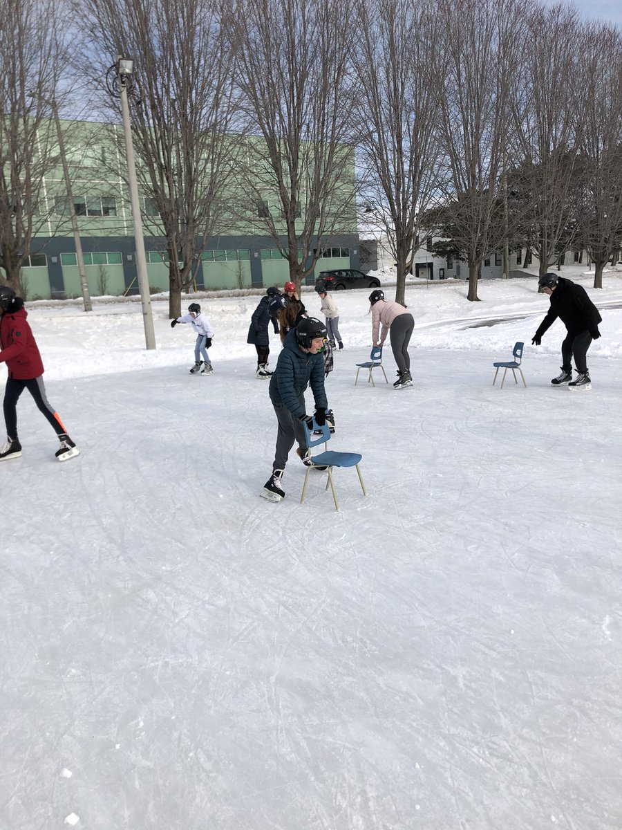 MrsHoll7's tweet photo. Beautiful skate today with my gr.7 &amp; 8 PE classes! Happy faces all around #letsskate @StPaulOCSB https://t.co/jg3tKKo66r