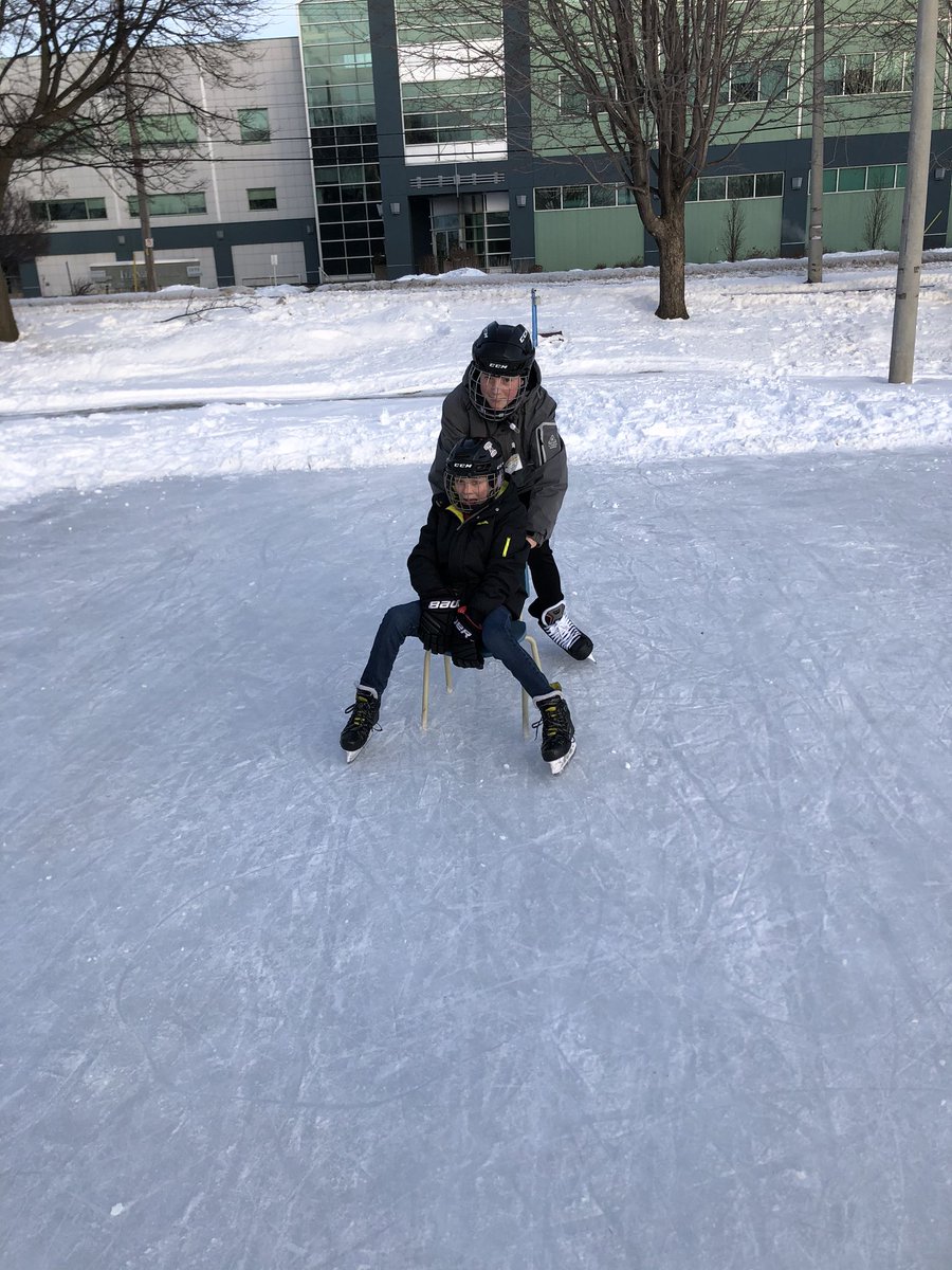 MrsHoll7's tweet photo. Beautiful skate today with my gr.7 &amp; 8 PE classes! Happy faces all around #letsskate @StPaulOCSB https://t.co/jg3tKKo66r