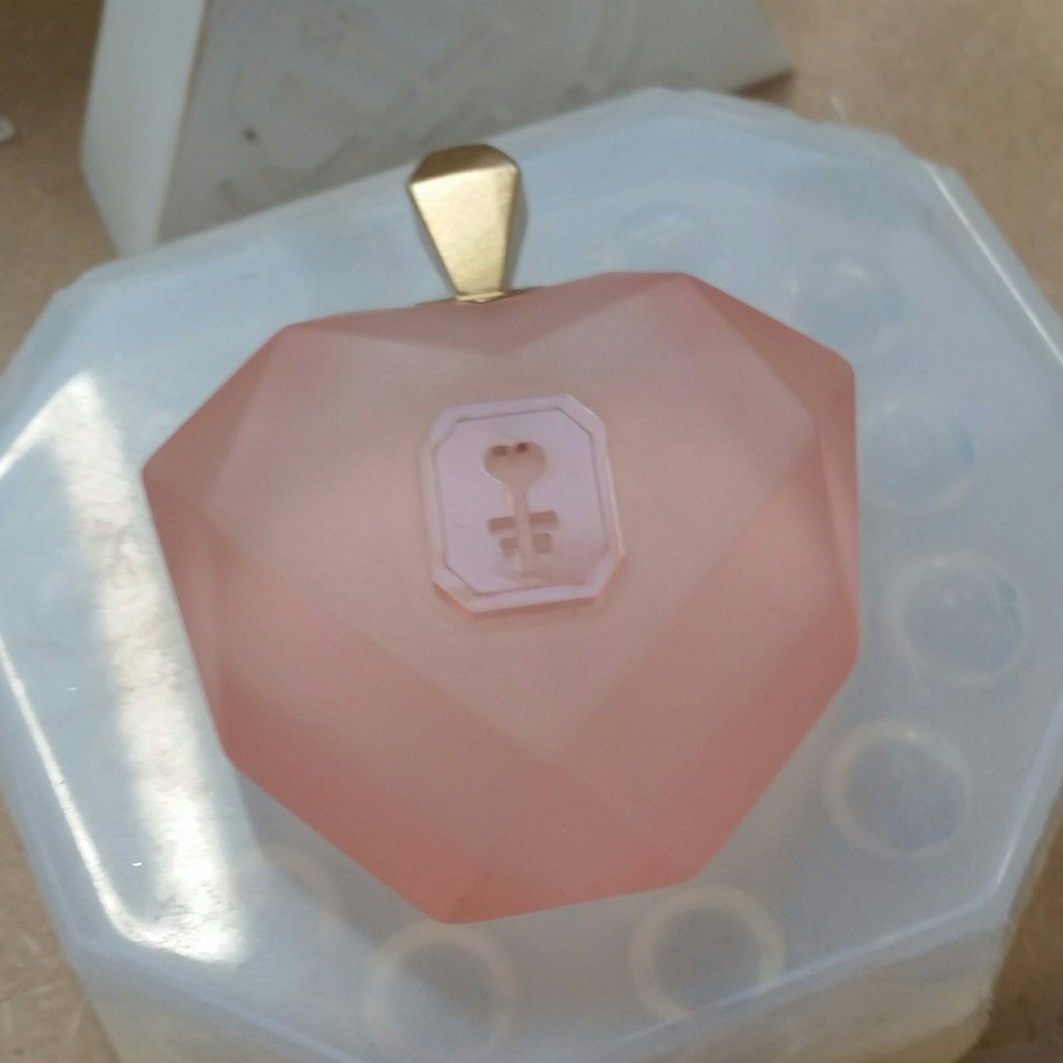 Jonathan_Hoyle's tweet photo. #techniciansPOV level 5 students on @aubmodelmaking finished their molding and casting project today. Interpretation of word to create a perfume bottle, great work from all the groups, inspiring outcomes. https://t.co/s0mCFkRnaS
