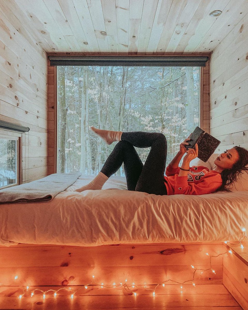 StJohnsU's tweet photo. It's a cozy #RedStormFriday. π΄β‘| πΈ: Valeria Kalabina https://t.co/JNRiSTJyci