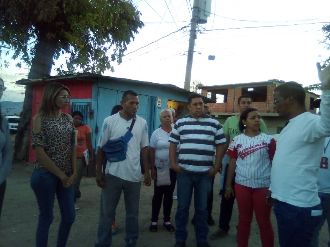 jimmygudino's tweet photo. Jue23Ene. En el Barrio Monte Sinai, en inspección junto al gobierno nacional, listos para inaugurar La Base de Misiones de 7 Comunidades donde se atenderá 1589 familias. Gobierno, partido y pueblo juntos en la atención a las victimas de la Guerra Económica. @NicolasMaduro https://t.co/2neptJ0N9E