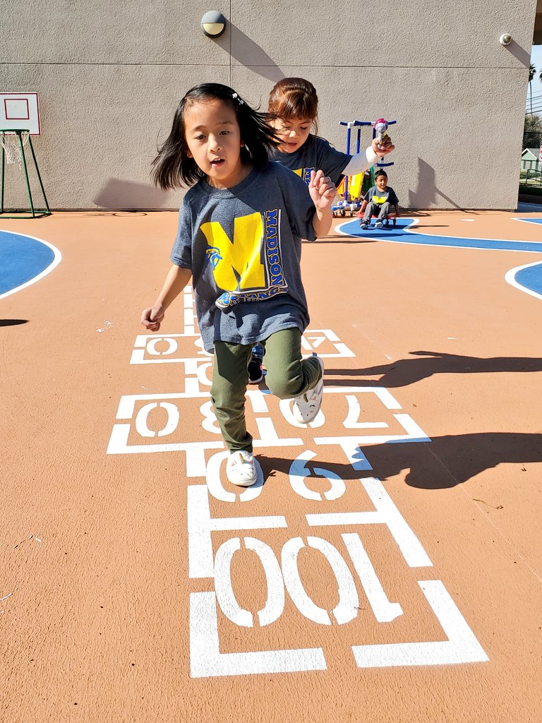JMadisonSchool's tweet photo. Kinder enjoying the new paint on their playground. Thank you @AnaheimElem painters! #MightyMustangs
🎨🖌
Kinder disfrutando de la nueva pintura en su patio de recreo.  ¡Gracias, pintores de @AnaheimElem! #MustangsPoderosos https://t.co/M4JvqIMiD0