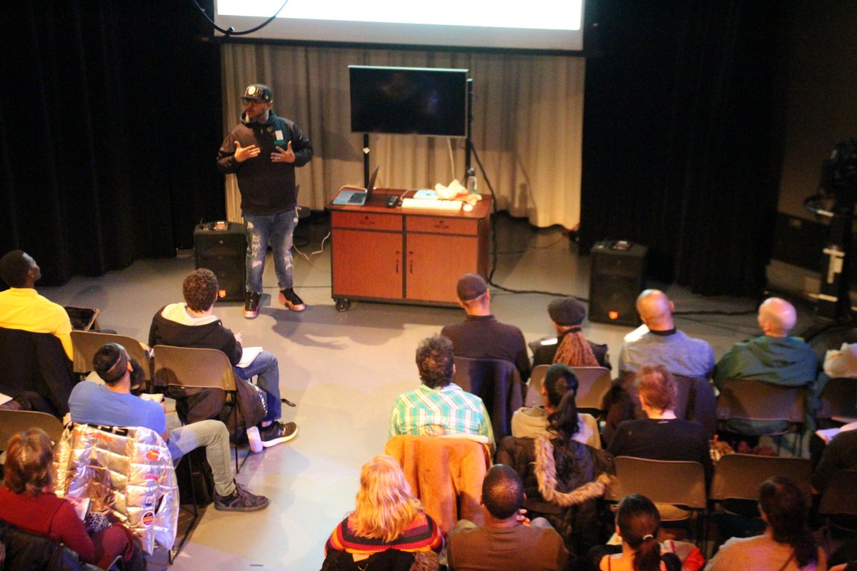 MNNNYC's tweet photo. We had a packed house at last night's #mnnnyc Orientation. Thank you to everyone who joined us and for your amazing patience. We look forward to seeing you in the classroom. 🤚if you already registered for a class!

#makemediathatmatters #elevateandcreate #nycmedia https://t.co/QapUD5ZAxq