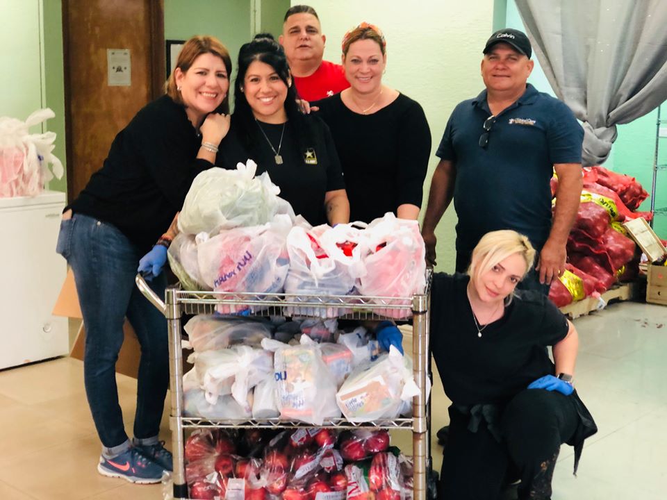 ClinicalCareMC's tweet photo. Estamos en 4765 W 8 Ave, Miami, Fl 33012. Donación de alimentos 🍎🥦🥬🥒🍅🍑🥭🍇🍓🍊 Gracias a Tu Primero y Farmshare con la colaboración de Clinical Care Medical Centers 💚 https://t.co/I4jRiLCWsf