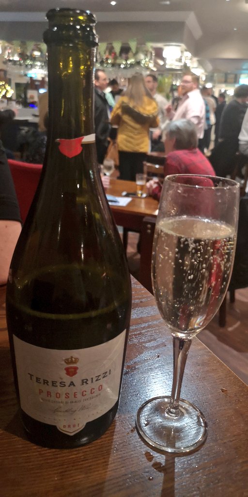 tab_sky_limit's tweet photo. Waiting for @Larawadey to join for a drink!!! So nice to not be at bloody work ๐ด #FridayVibes #FridayNight #spoonsapp #wetherspoons #spoonssub #prosecco #spoonspig #singlegirl https://t.co/49RaLu1QsZ